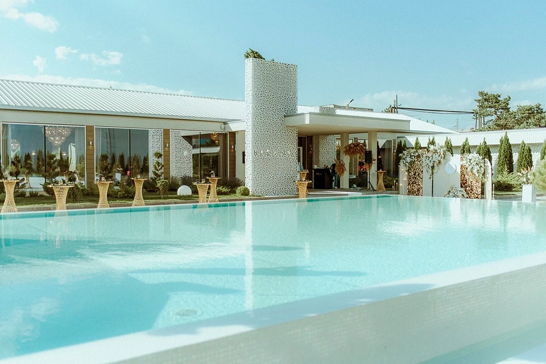 wedding-pool-banner-mobile